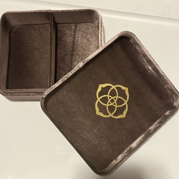 New Tags Kendra Scott Mattie Soft Velvet Jewelry Box Case: Purple Lavender - Picture 5 of 6